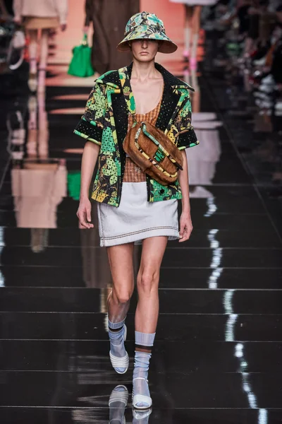 Look 4